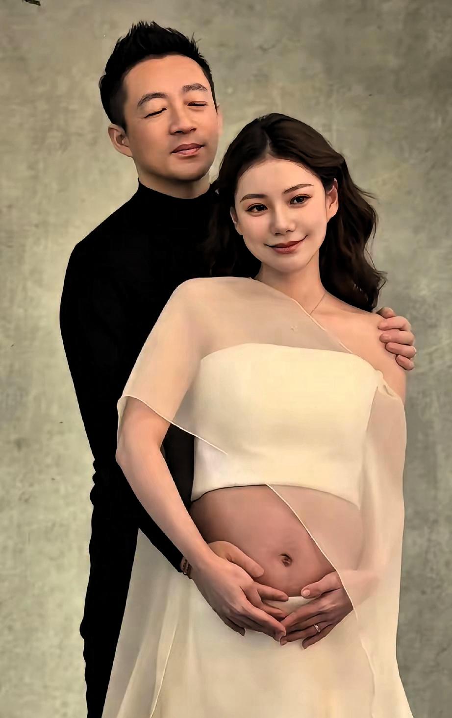 筱梅和小菲的孕照，火了，这谁也没想到。大家都在刷视频，怎么这么多人看，明星怀孕