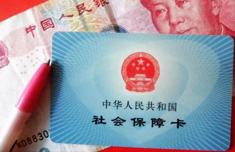 真的是绝了！社保难题竟然被一个三年级的小娃娃一句话道破。大人们算秃头的社保问题