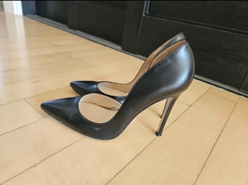 有时候女人的底气是高跟鞋给的有人说女人的底气源于学识、阅历，可一双高跟鞋，