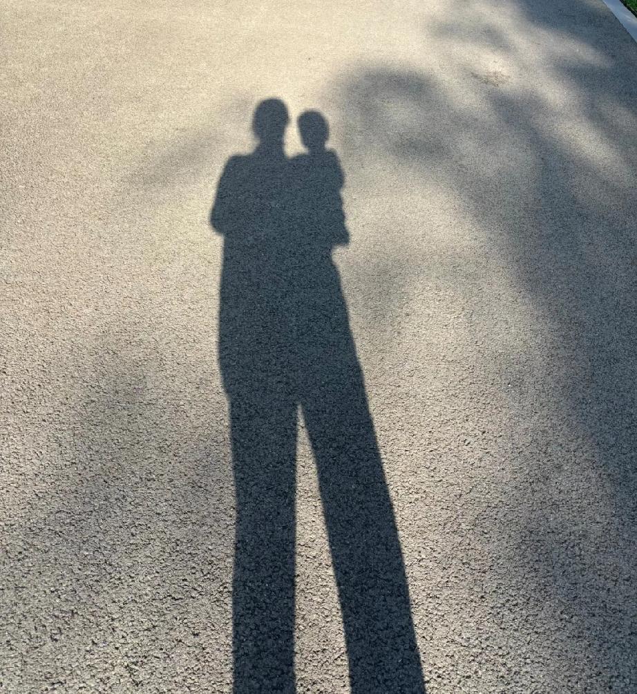 不要太过于干涉奶奶带孩子，其实老一辈人的教育方式会比我们更好！晚上一下班回到家