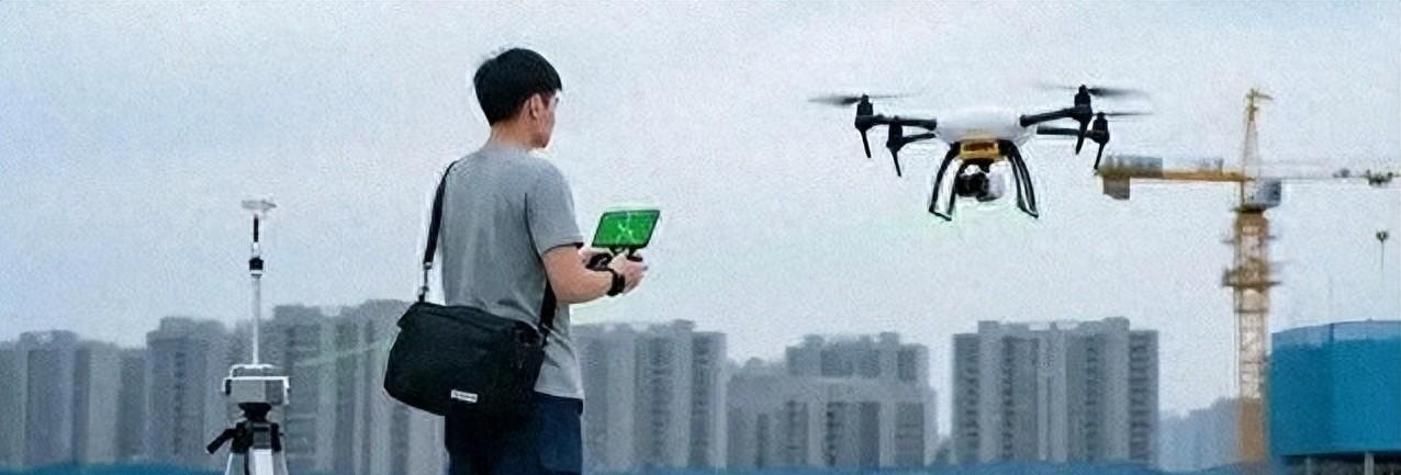 国家安全部揭露了一起用民用无人机非法拍摄禁区的案件。周某“顺手”操作测绘，没报批