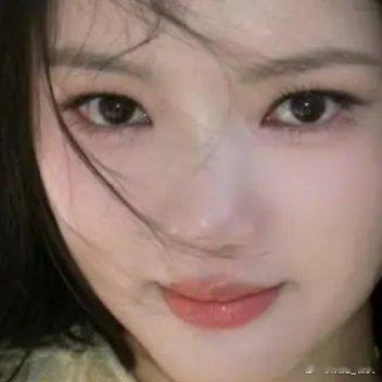 任敏被粉丝催着减肥任敏真的太吃亏了，圆脸加上骨架偏大，一穿古装短板就格外明显，比