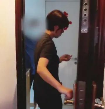 就因为一扇门，两条人命没了！上海杨浦区这起邻里纠纷，真的让人唏嘘。陆女士装修