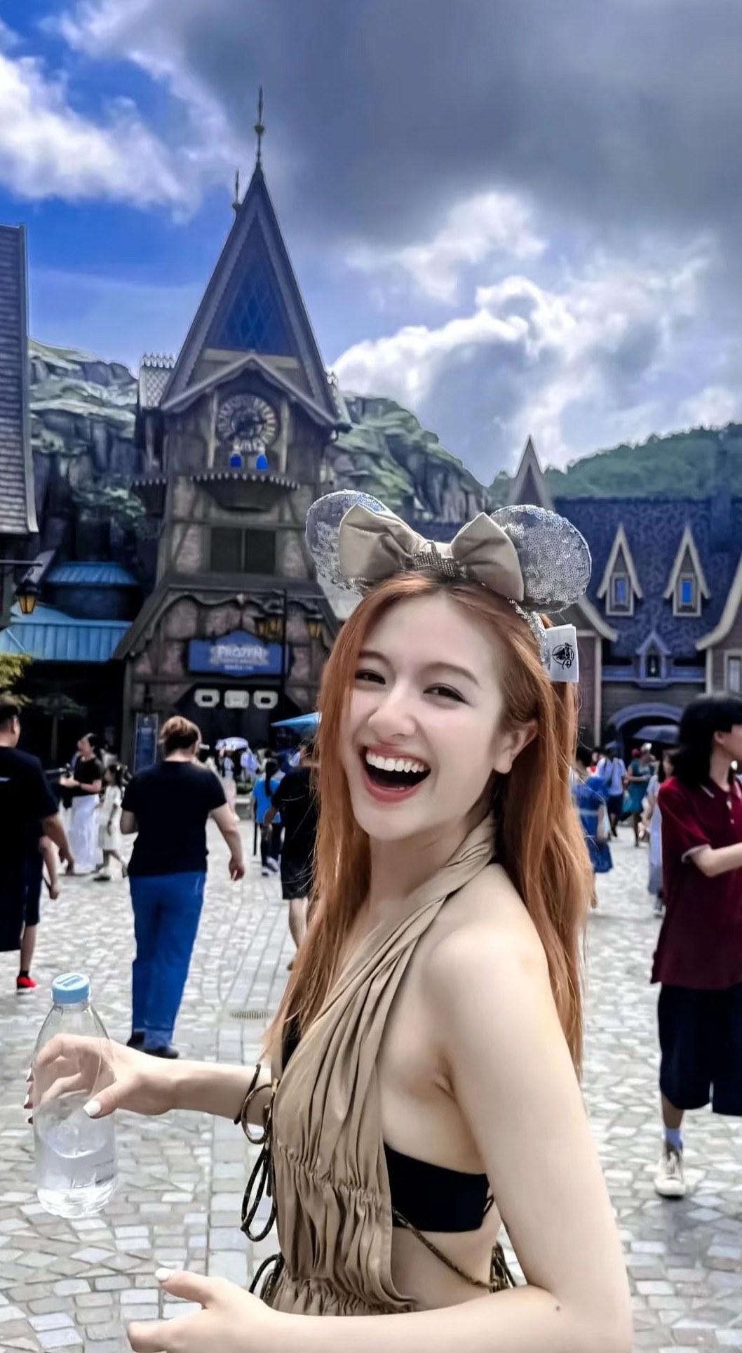 张新成现在后槽牙都要咬烂了万万是没有想到以前夸张新成演技好的，现在180度大