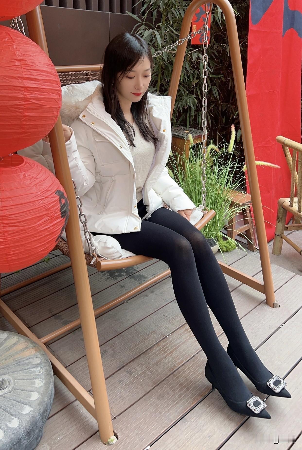 什么叫有韵味的女人有韵味的女人自信从容，能在嘈杂中保持自己的频率；善于表达，把情