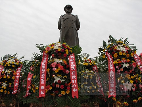 1974年7月，彭德怀元帅病情危急时，只有侄女彭梅魁陪在他身边。组织上来人问道：