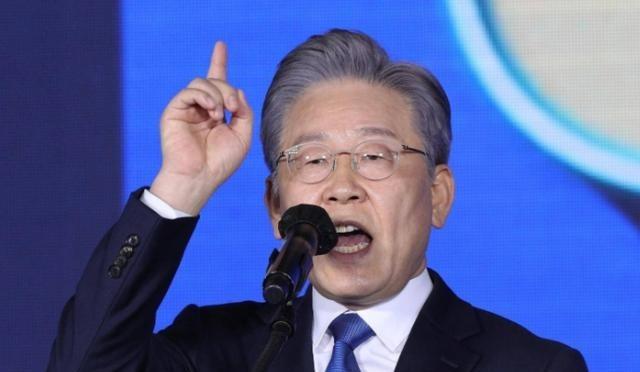 虽然很不想承认，但李在明是韩国现在最大的”伪君子”，大伙应该不会反对吧？韩联社9