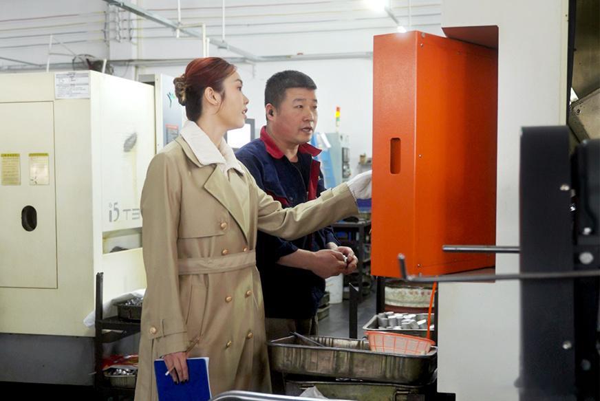 “年轻有为开天籁，意气风发厂二代”，不得不说，这位仅凭个人推荐就带动亲友及圈内朋