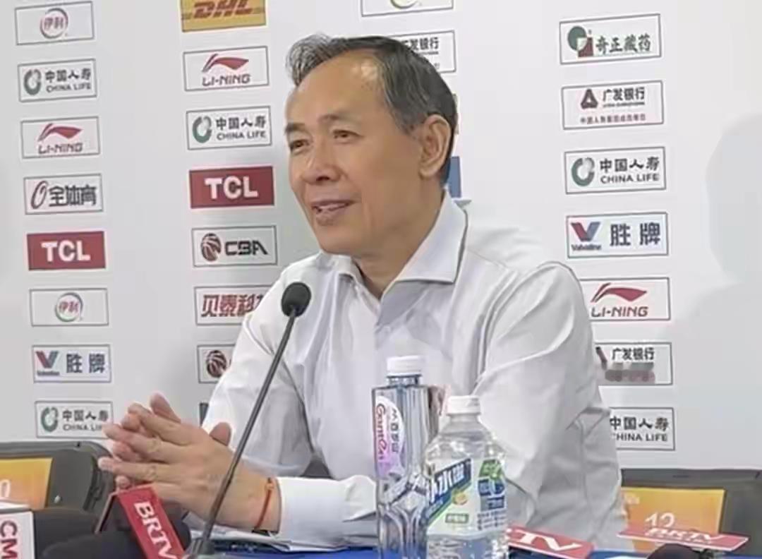 【CBA季后赛京粤大战昨晚在北京队主场激烈上演。两支球队在40分钟时间里展开精