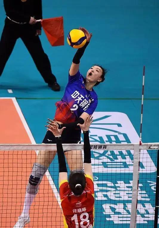 滞空4秒？你的眼睛骗了你。中国排协实测：女排平均跳高65厘米。顶尖选手冲上