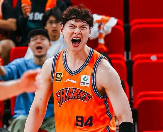 有一说一，今日王哲林和胡金秋的表现不分伯仲！！王哲林：本场比赛上场24分钟