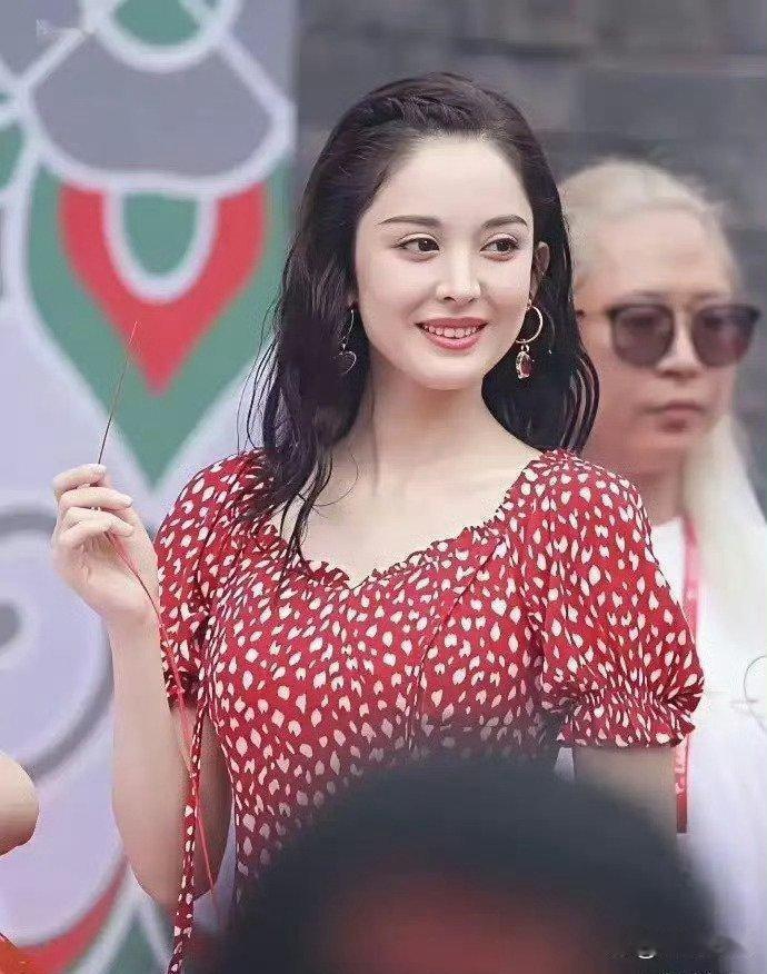 娜扎就算是最胖的时候，也能碾压一大波明星