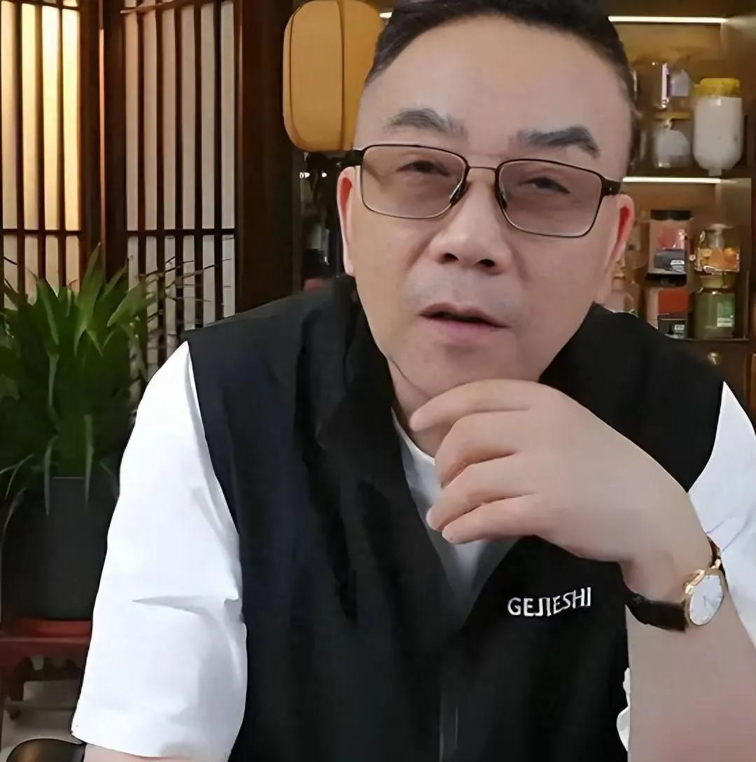 杨议直播间说，父亲杨少华给他们四兄弟一人“一亿”元人民币遗产。一亿元！对于一个
