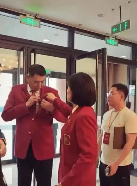 我心目中:中国女篮最佳领导班子成员如下:领队--刘玉栋主教练--