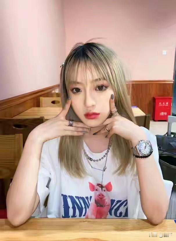 29岁网红口子姐熬夜猝死曾花百万为父治病，去年得了梅毒去世原因是心脏有问题