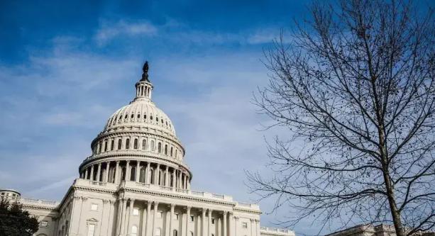 美国露出战争獠牙！美国参议院两党领袖12月17日正式提交了一份联合决议案，公然支