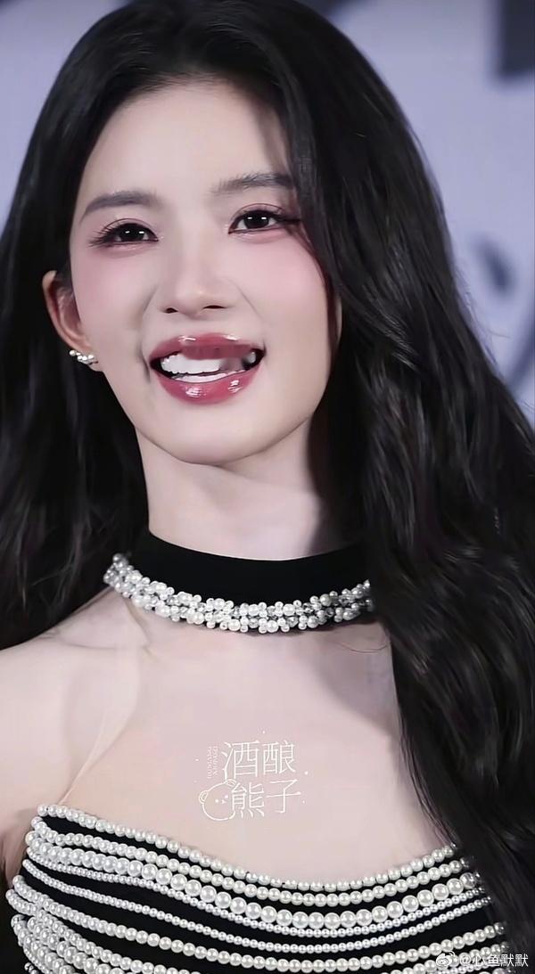 刘些宁好像做得太整齐了，不自然真的很出戏。​​​