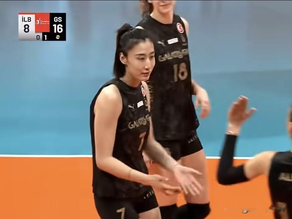 王媛媛土超联赛打出惊艳数据，15分全场最高，10扣8中6拦1发，拦网越来越接近榜