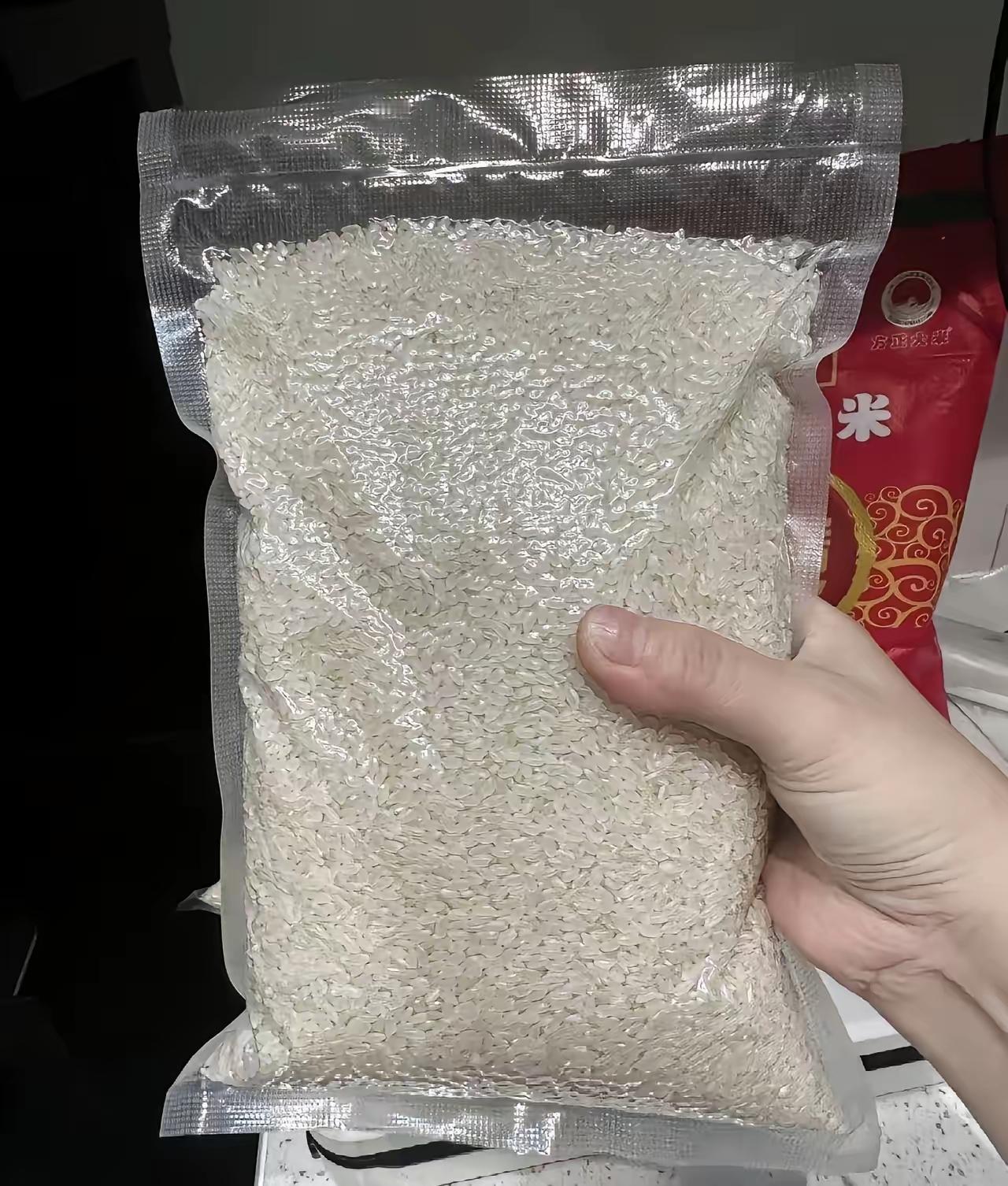 一袋过期大米引发的感慨：不是年轻人浪费，是生活模式早已悄悄变了昨天下午倒垃