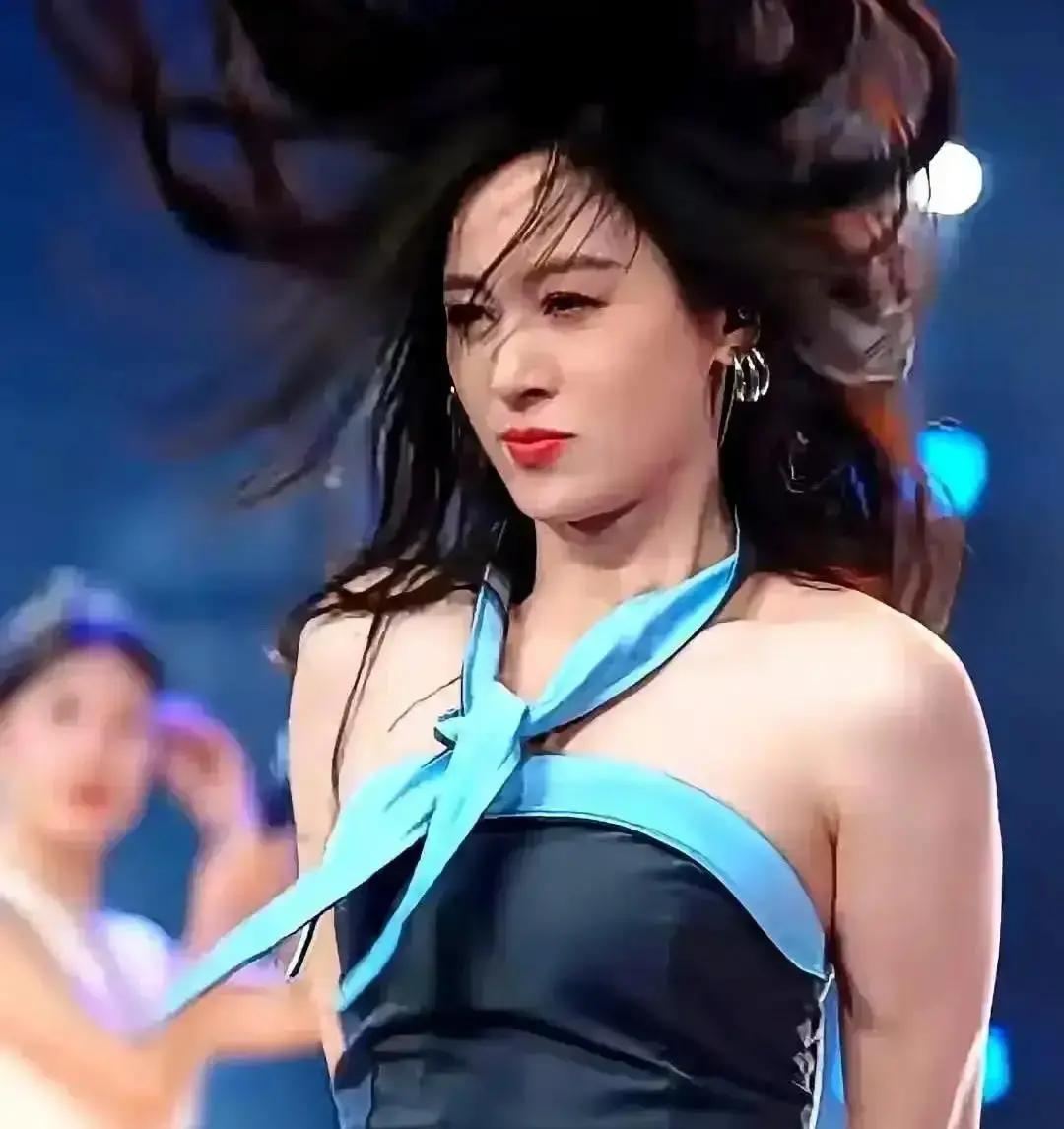 2800万人围观素颜直播，她关掉美颜后涨粉43万唐艺把美颜键一关，直播间人