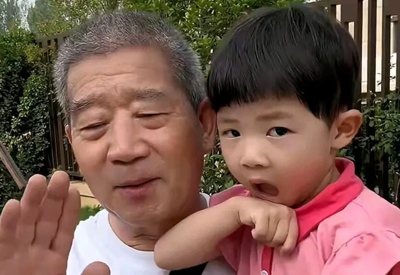 小天赐的父亲一脸的委屈，他说5年来大儿子和大女儿没有和他们联系过，更没有来过。不
