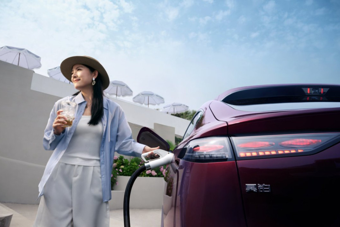 18万“满配豪华”SUV，昊铂HT给的比智己LS6多太多了最近在20万级纯电SU
