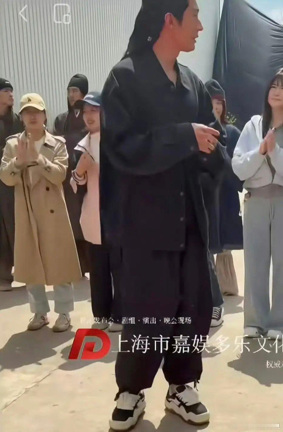 你们是对他有什么期待吗，那么多年都没火