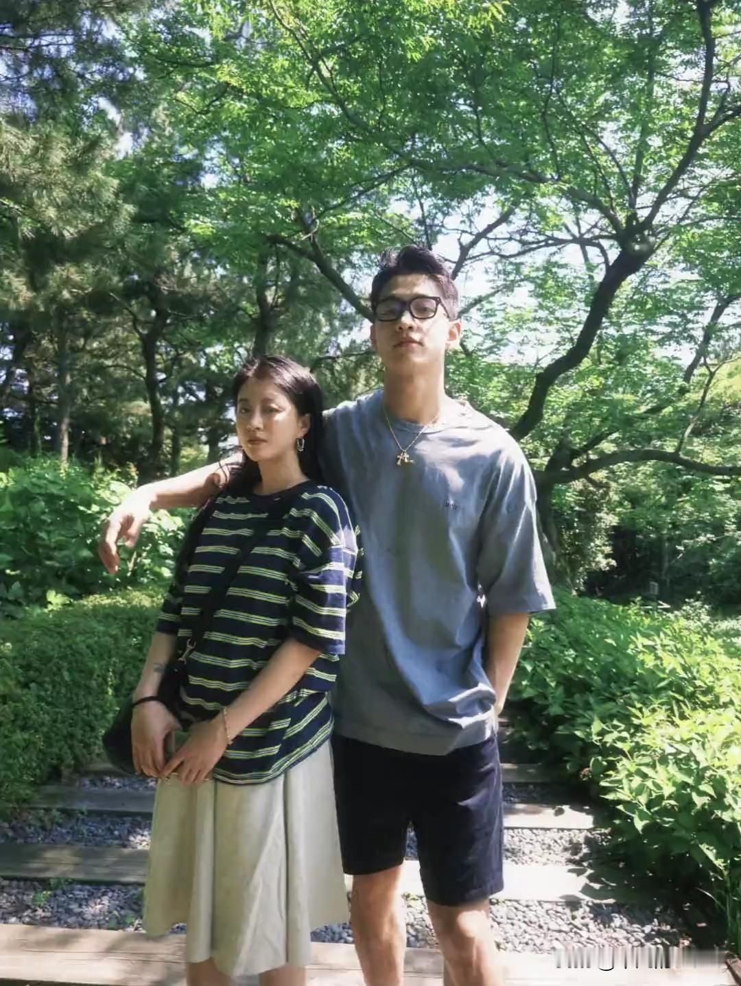 12月4日，李嘉格用小号发文说：“恋综哪有生活美好，出来见人了。”李嘉格继昨