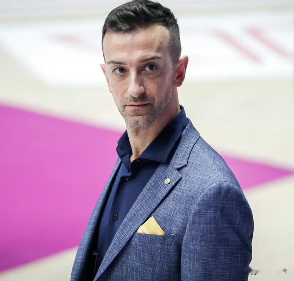 【桑塔雷利最难忘的比赛】Q:”在你执教意大利🇮🇹科内利亚诺俱乐部的400