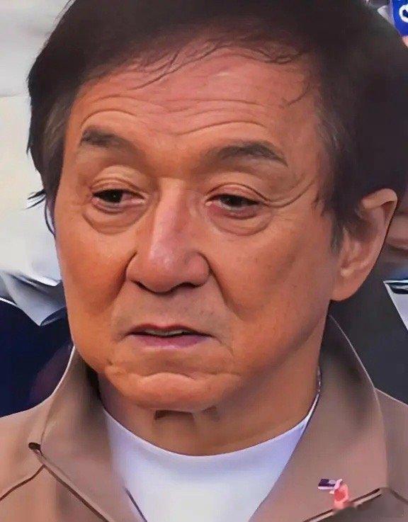 成龙的一生，或许注定要被遗憾所萦绕。无论他赚取了多少财富，拥有多么耀眼的巨星光环