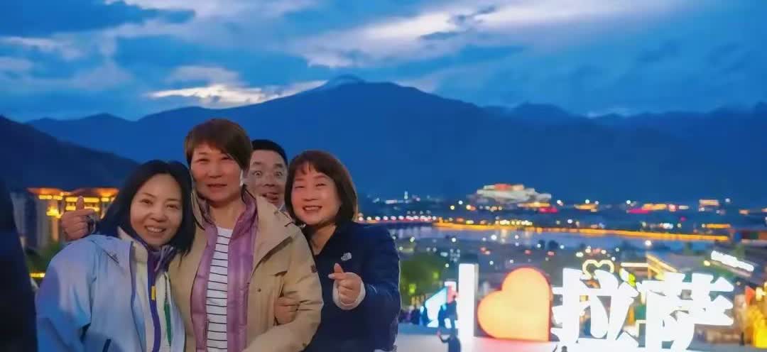 于东来西藏之行照片上热搜！东来嫂身边神秘人首次出现，是儿媳？