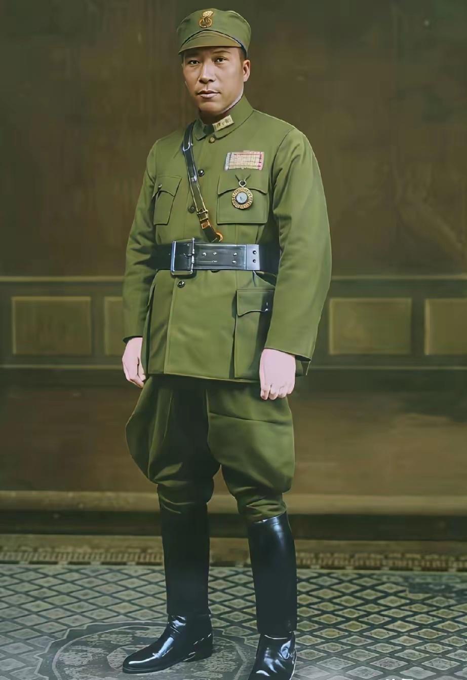 1932年，这是杨虎城将军的真实模样，此时杨虎城39岁，担任西安绥靖公署主任，执