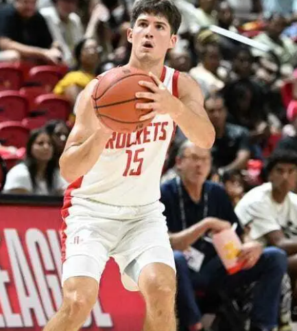 谢泼德今天发挥比较一般，突破做的不够好能看出来最近谢泼德在练突破，上场打戈贝尔