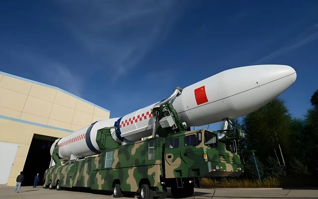俄媒关注：中国成功研制静音重型导弹发射平台！电力驱动，零排放，大幅降低热信号，