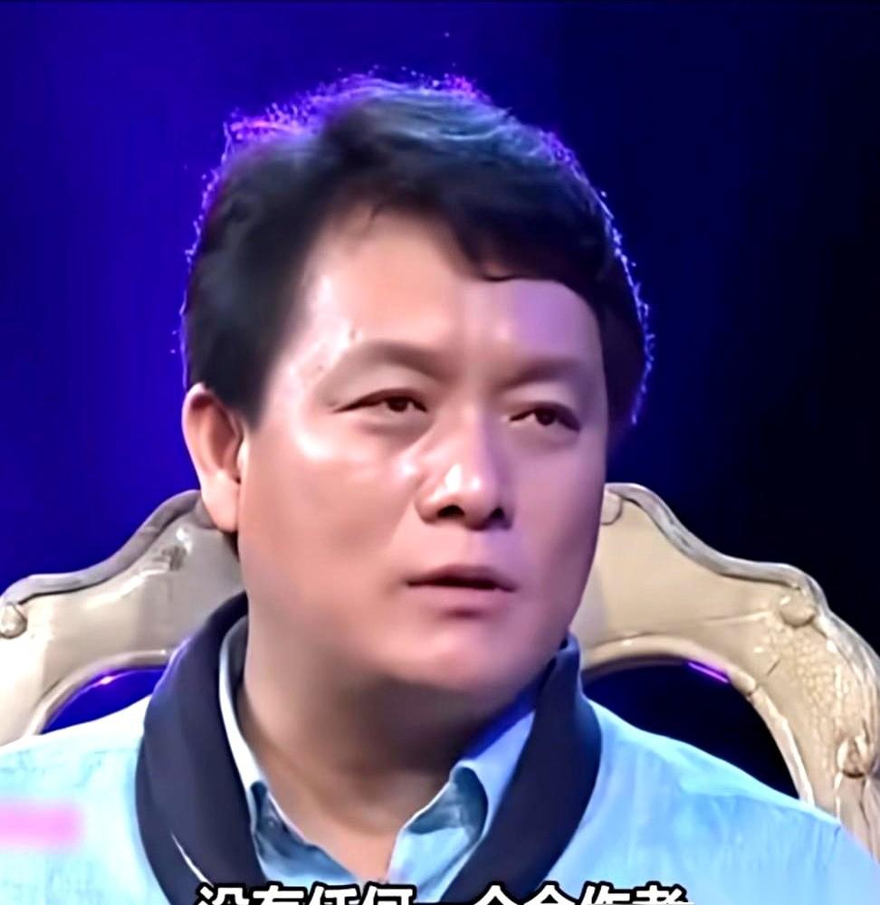 投资人说，换掉你弟杨志刚，他的演技我看不上。郭靖宇直接把剧本摔桌上：“不用他，