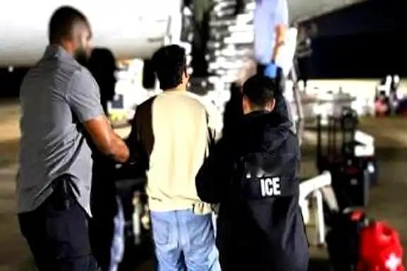 5月5日，路透社扔出一条消息：美国要中国接回3万多名被下遣返令的中国公民，150