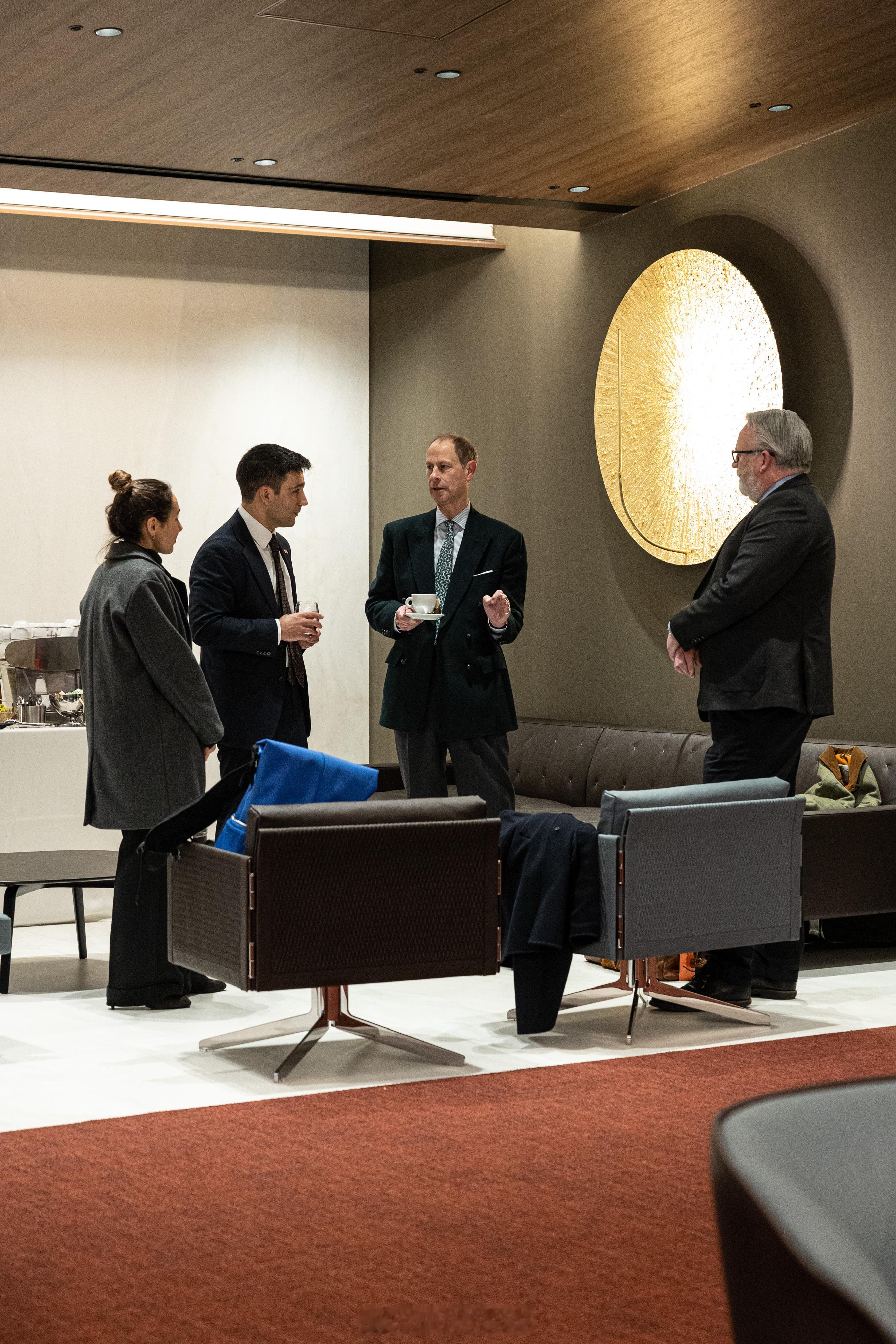 英国王室【补图】2026年2月13日，爱丁堡公爵爱德华王子乘坐飞机抵达意大利