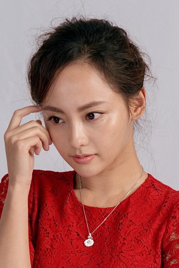 张嘉倪。