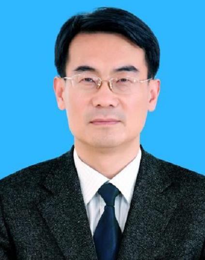 日照市长期在发改和大项目主管部门工作的卢东磊，遭了1971年的人，正是黄金年
