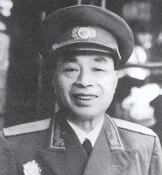 1954年，和丈夫失散25年的女红军伍道清在青岛疗养院，拒绝了已经当上解放军首长