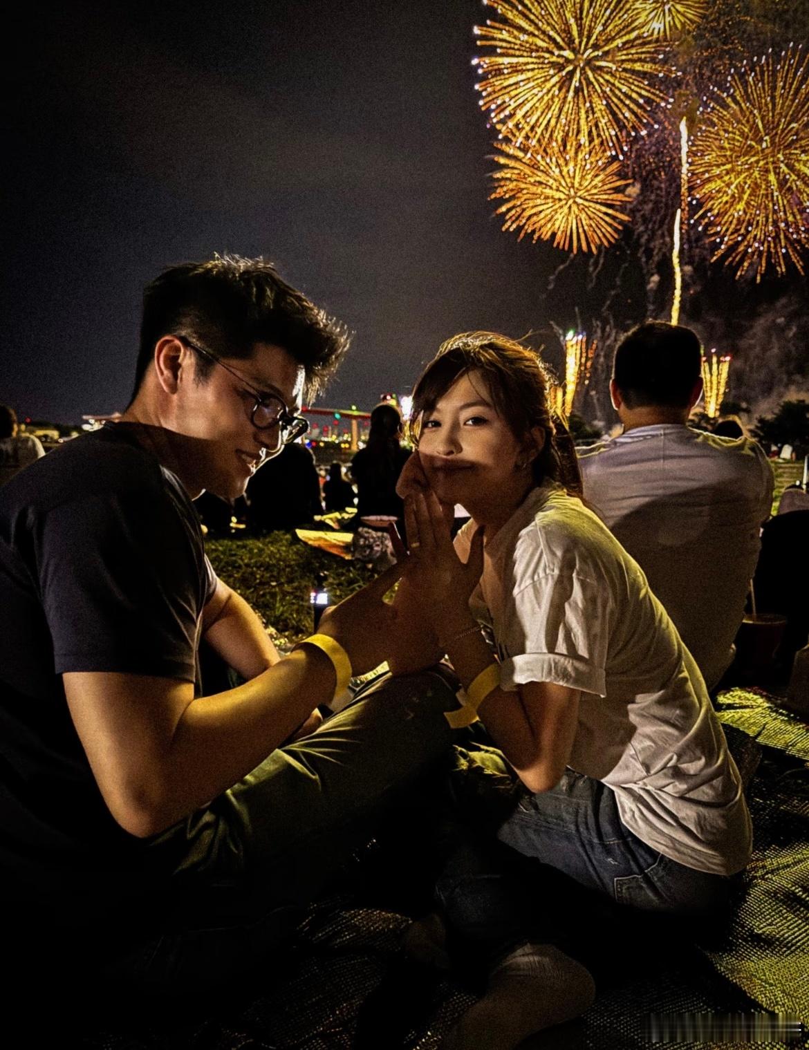 参加完花火大会向喜欢的女孩求婚了​​​