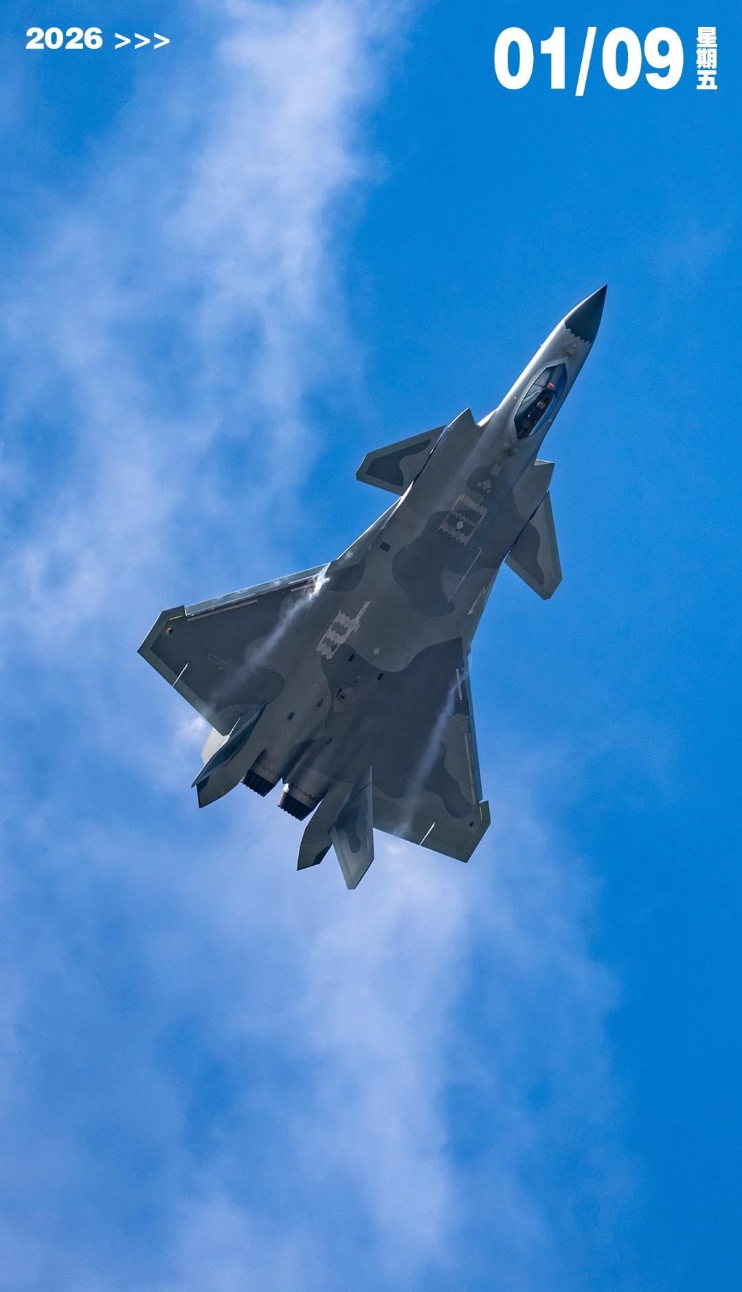 昔日锋芒初试，今朝翼护山河。周五早安！（摄影：万全）歼20首飞15周年2026