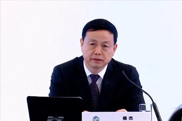 移动杨杰说携号转网是恶性竞争，网友炸锅：不坑人谁吃饱了撑的换网？ 8月7日，