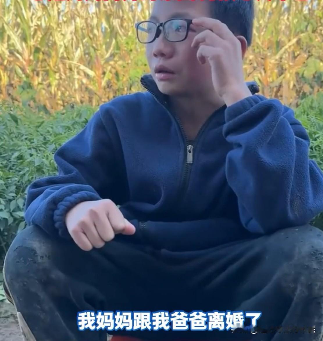 “妈妈在的时候，我爸爸非常爱打她”这个小朋友和弟弟，寄住在亲戚家，