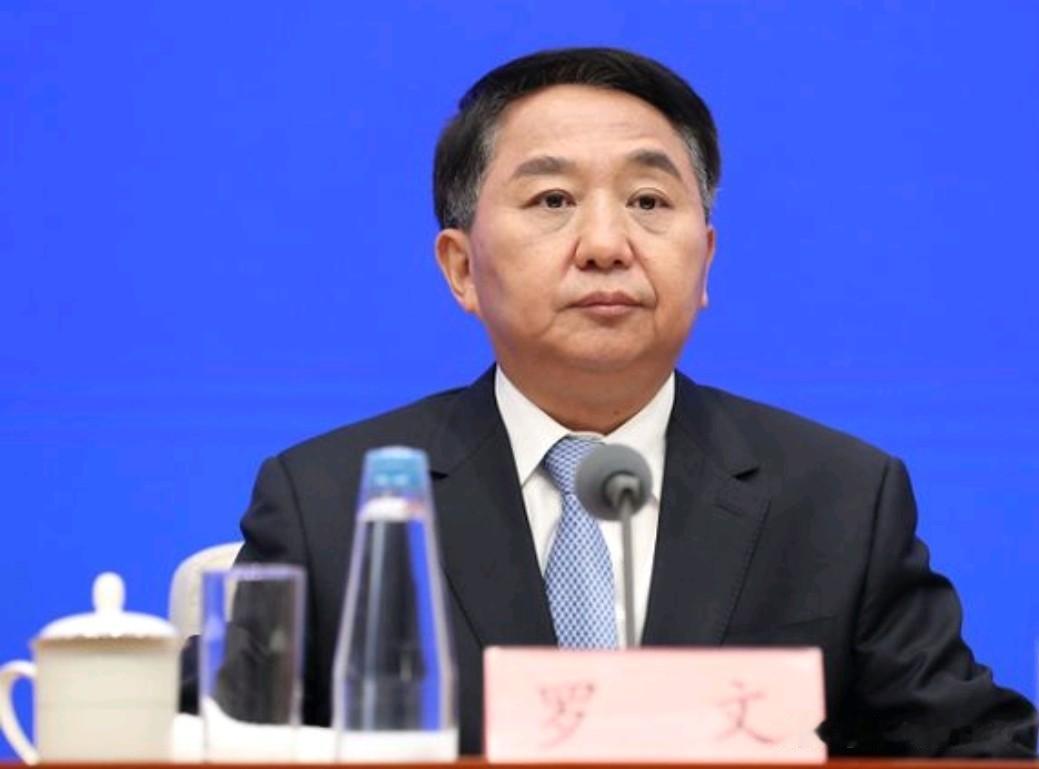 河北省迎来新书记！中央决定罗文任河北省委书记。很显然，从“京官”局长到主政一方的