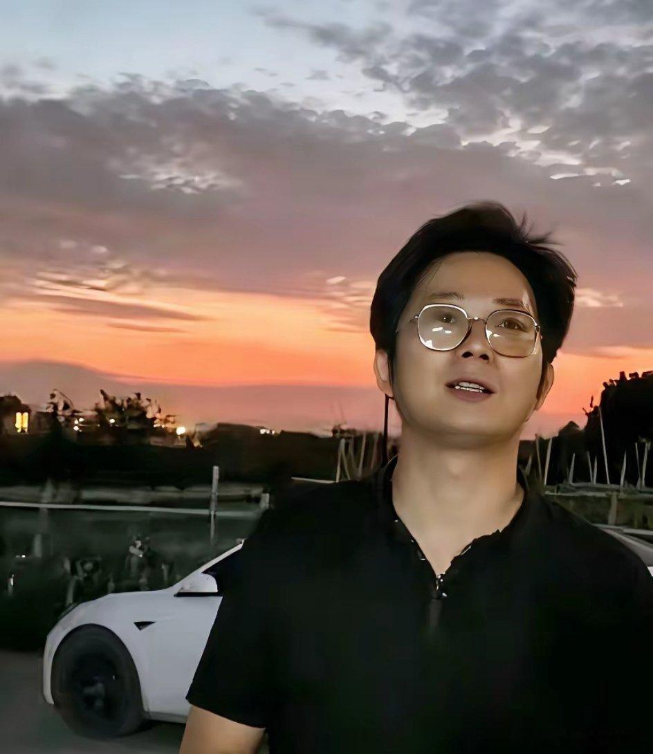 杭州萧山某老板，提前群发4000客人，想组个世界杯观赛局。凌晨3点揭幕战，店里就