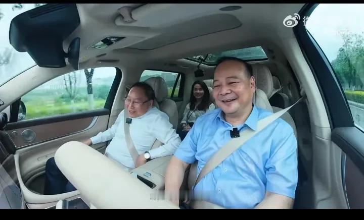 7月2日，宁德时代“宁王”曾毓群亲自开车体验了问界M9的智能辅助驾驶。行驶在重庆