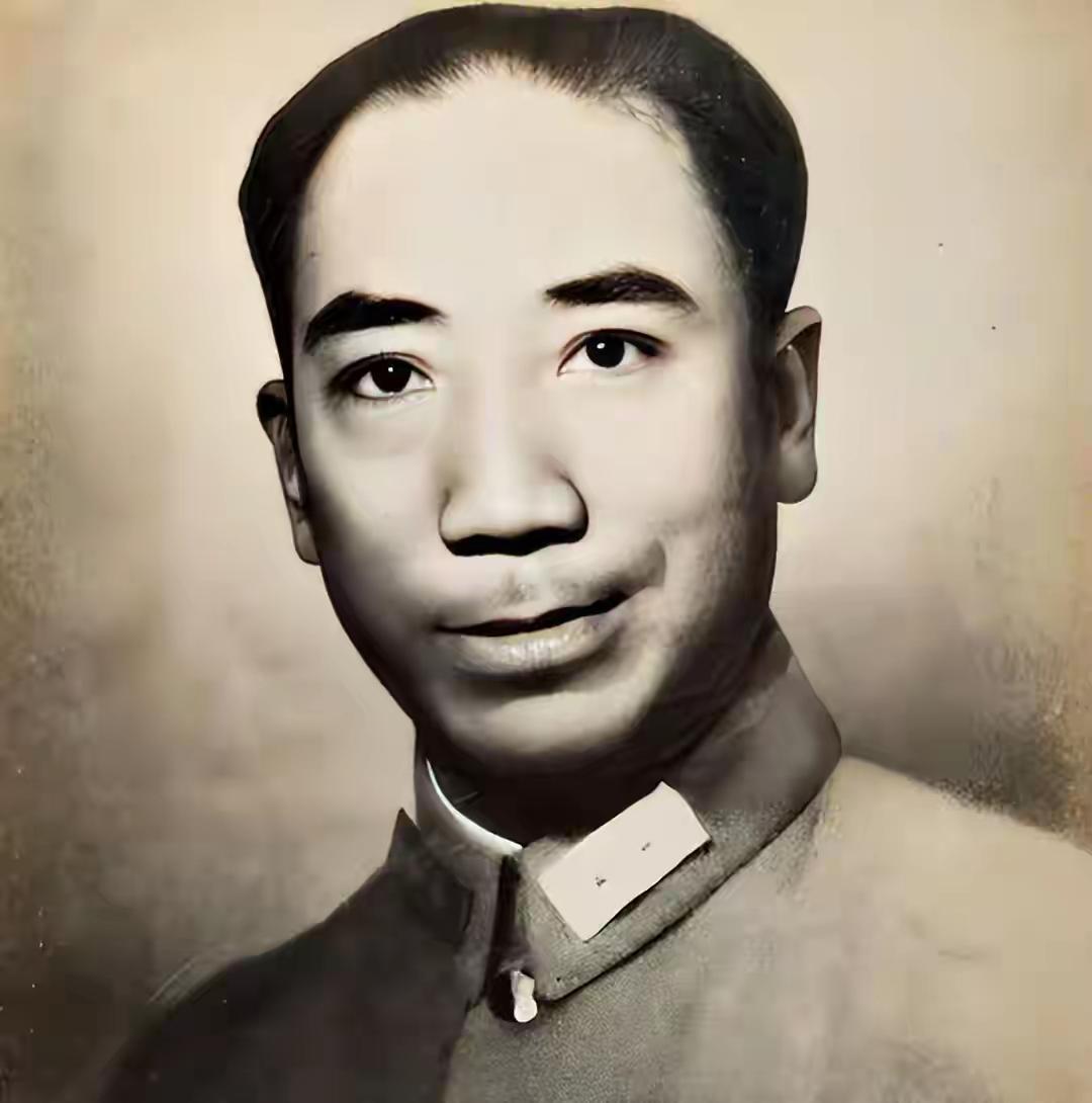 58岁毛人凤奄奄一息，向影心喂完药后，他突然坐直了起来。这一下把向影心也吓了
