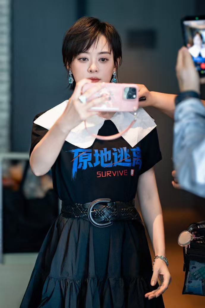 孙俪美回甄嬛时期活动图刷到的时候愣了一下，这个眼神这个仪态，分明就是记忆里的嬛