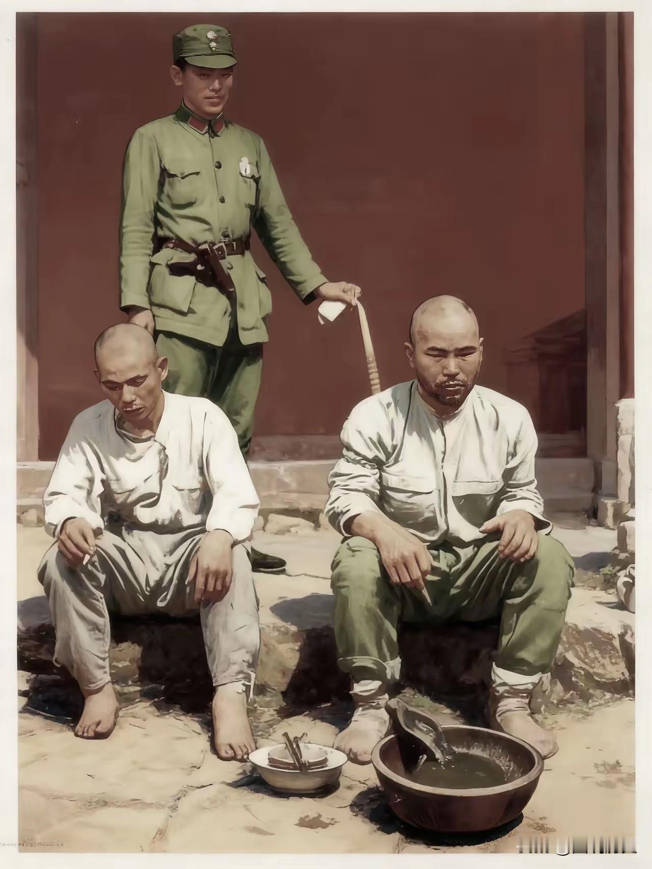 这张珍贵合影拍摄于1944年松山战役结束后，两名被俘虏的日寇和一名中国军人留下这